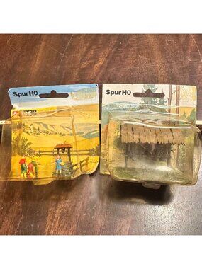 Vintage Spur HO Miniature Farm Figures Well & Hay Feeder